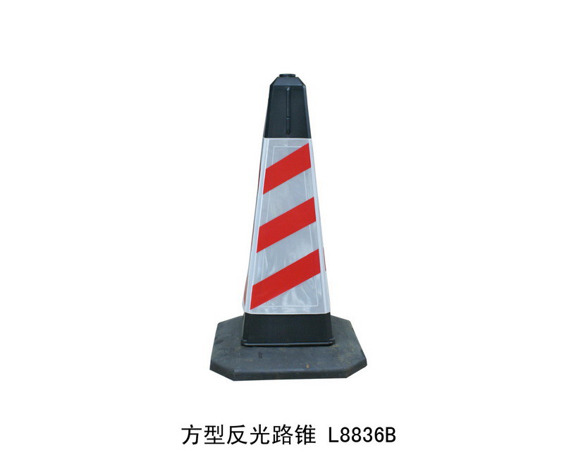 Square reflective road cones L8836B